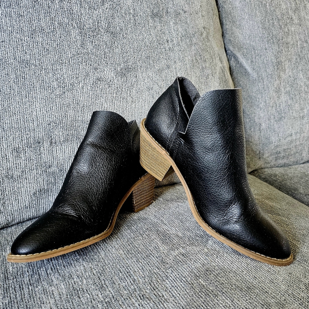Universal Thread Goode Co. Booties - Picture 3 of 4